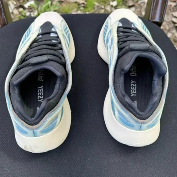 Yeezy 700v3 Kyanite (adidas) 6.5 Mens / 8 womens - Picture 3 of 7